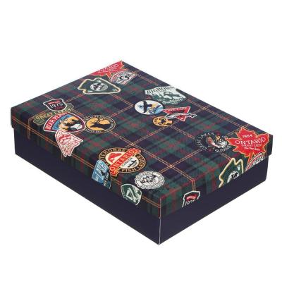 Folding gift box, paper, 23x17x6 cm, checkered design
